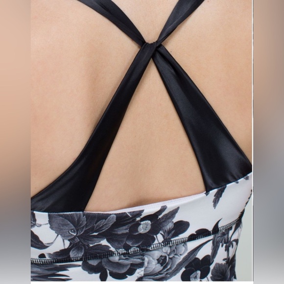 Lululemon practice daily tank top brisk bloom black white floral - Picture 5 of 5